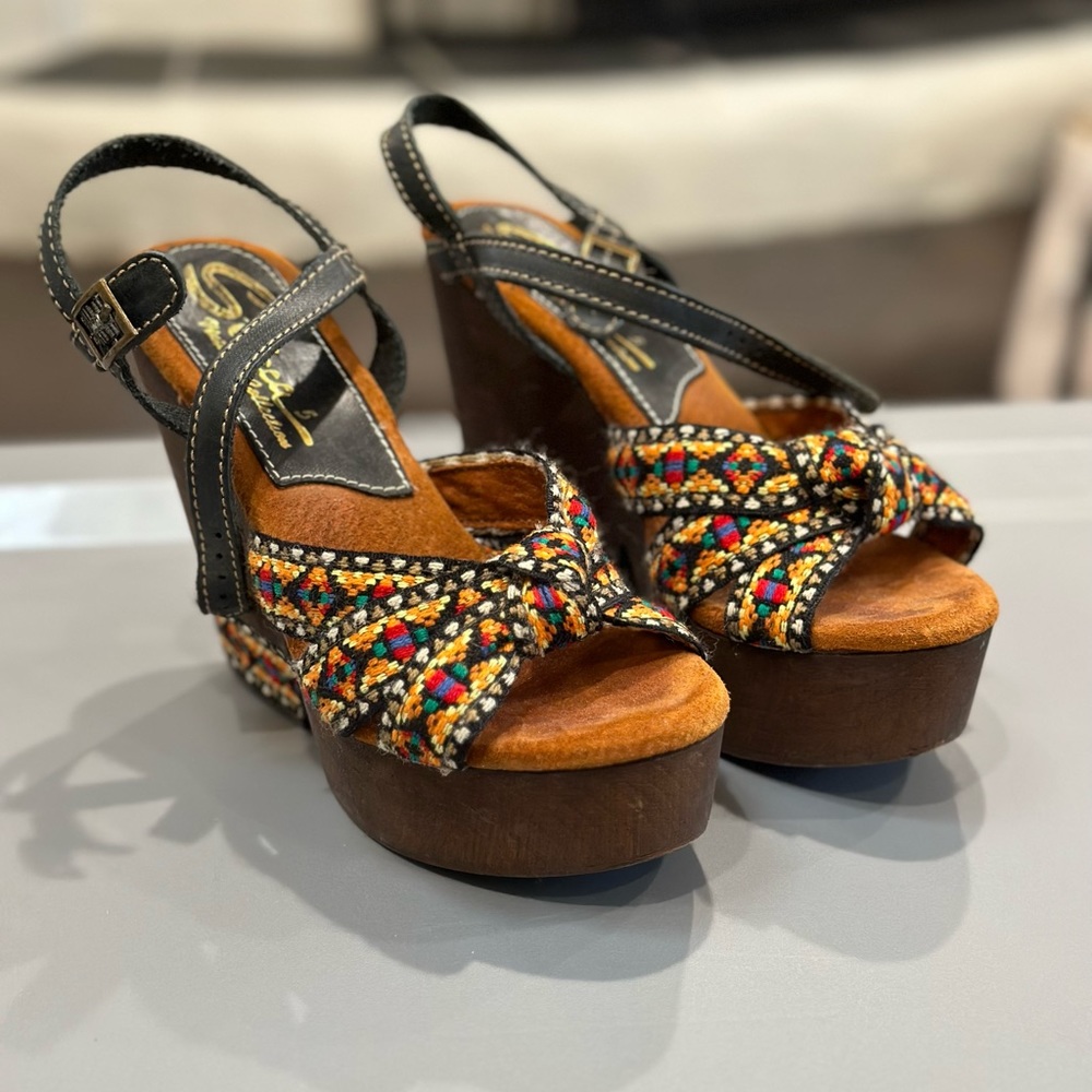 Sbicca vintage collection sz 5 wood platform sandal